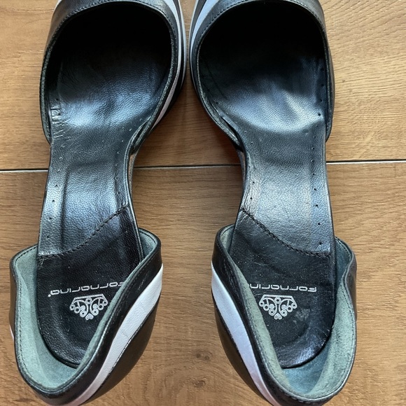 20. Elegant Black and White Heels for Stylish Leather Low Heel Size 8 - Picture 3 of 7